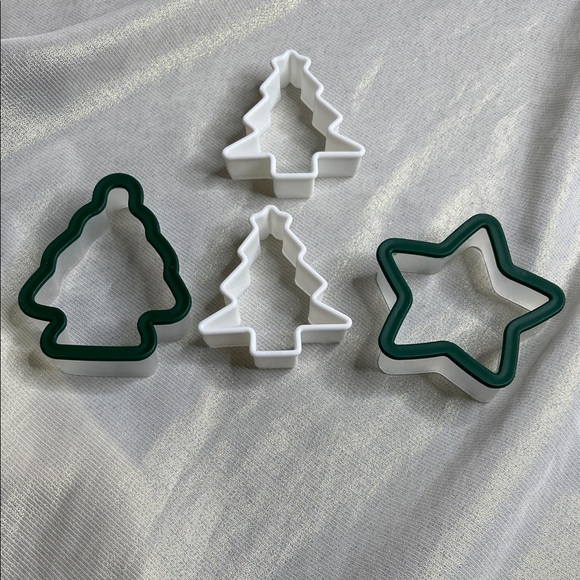 5/$25 Green and White Tree and Star Cookie Cutters Plastic Deep 4 Pieces - Picture 2 of 5